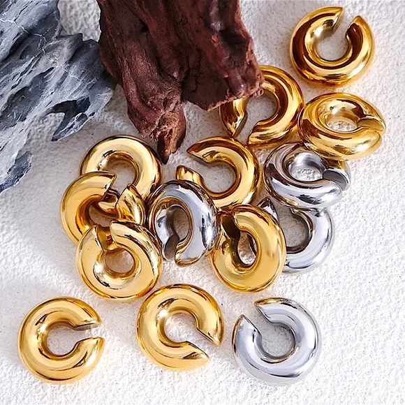 ⚜️[𝟯/$𝟮𝟴]⚜️NEW 2 Large Chunky Ear Cuffs Set - Picture 4 of 14